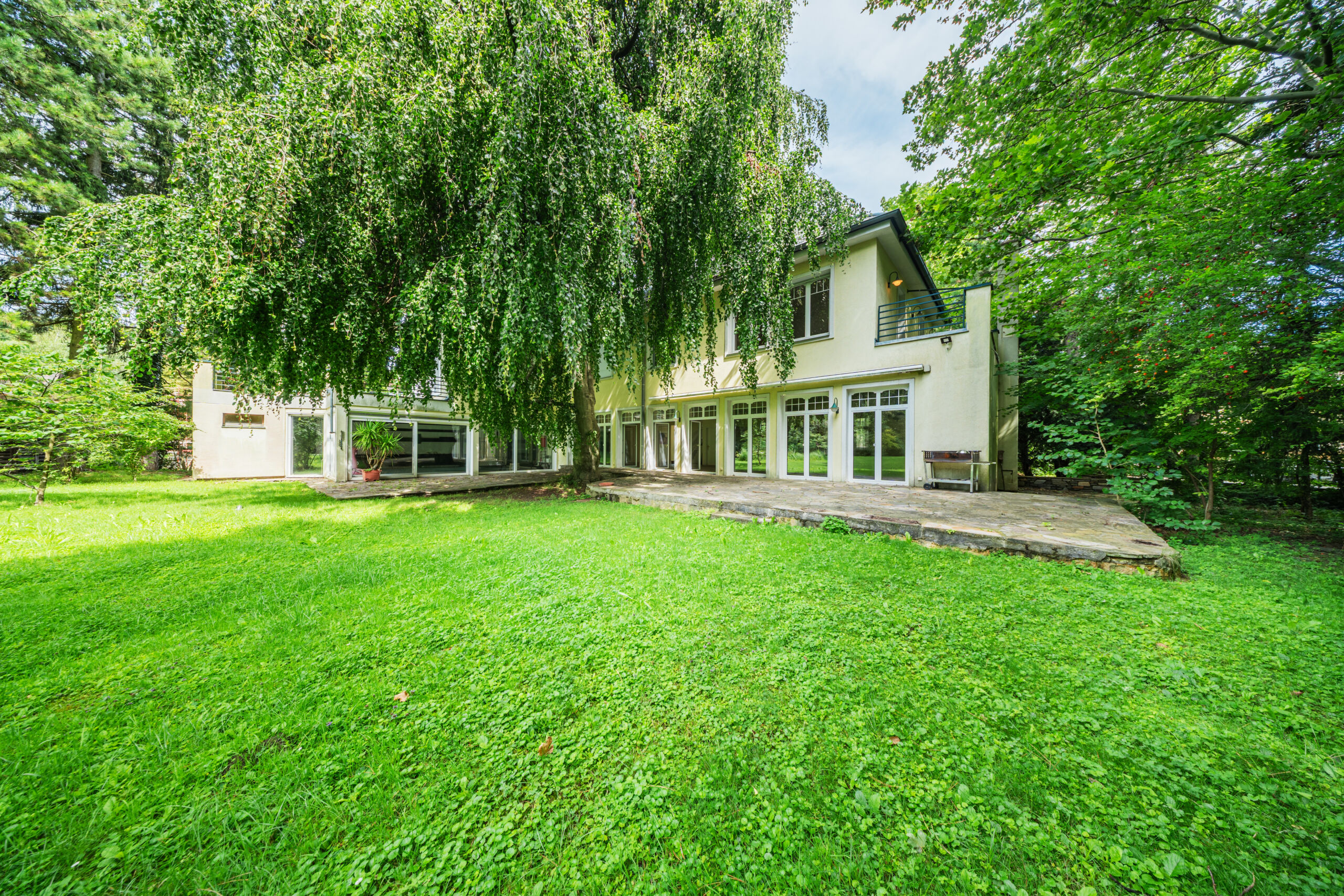 Exklusive Villa in der Hinterbrühl mit großem Garten, sonniger Terrasse und Blick ins Grüne – Immobilie zu verkaufen